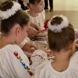 „Din Mureș în Maramureș – punte între ARTA de ieri și copiii de azi”. Proiect care a unit generații prin cultură, tradiție și emoție 2 ARTA 1