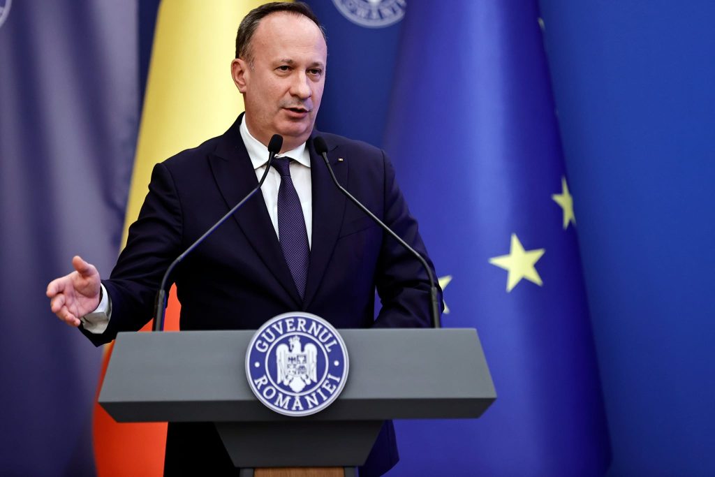 Adrian Câciu îl bagă în corzi pe Ciucă, privind vila din Aviatorilor: "Este cu Iohannis, e sluga lui” 2 Adrian Câciu îl bagă în corzi pe Ciucă, privind vila din Aviatorilor: "Este cu Iohannis, e sluga lui”