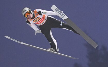 Turneul celor 4 trambuline: Domen Prevc câștigă calificările primei etape de la Obersdorf 2 Turneul celor 4 trambuline: Domen Prevc câștigă calificările primei etape de la Obersdorf