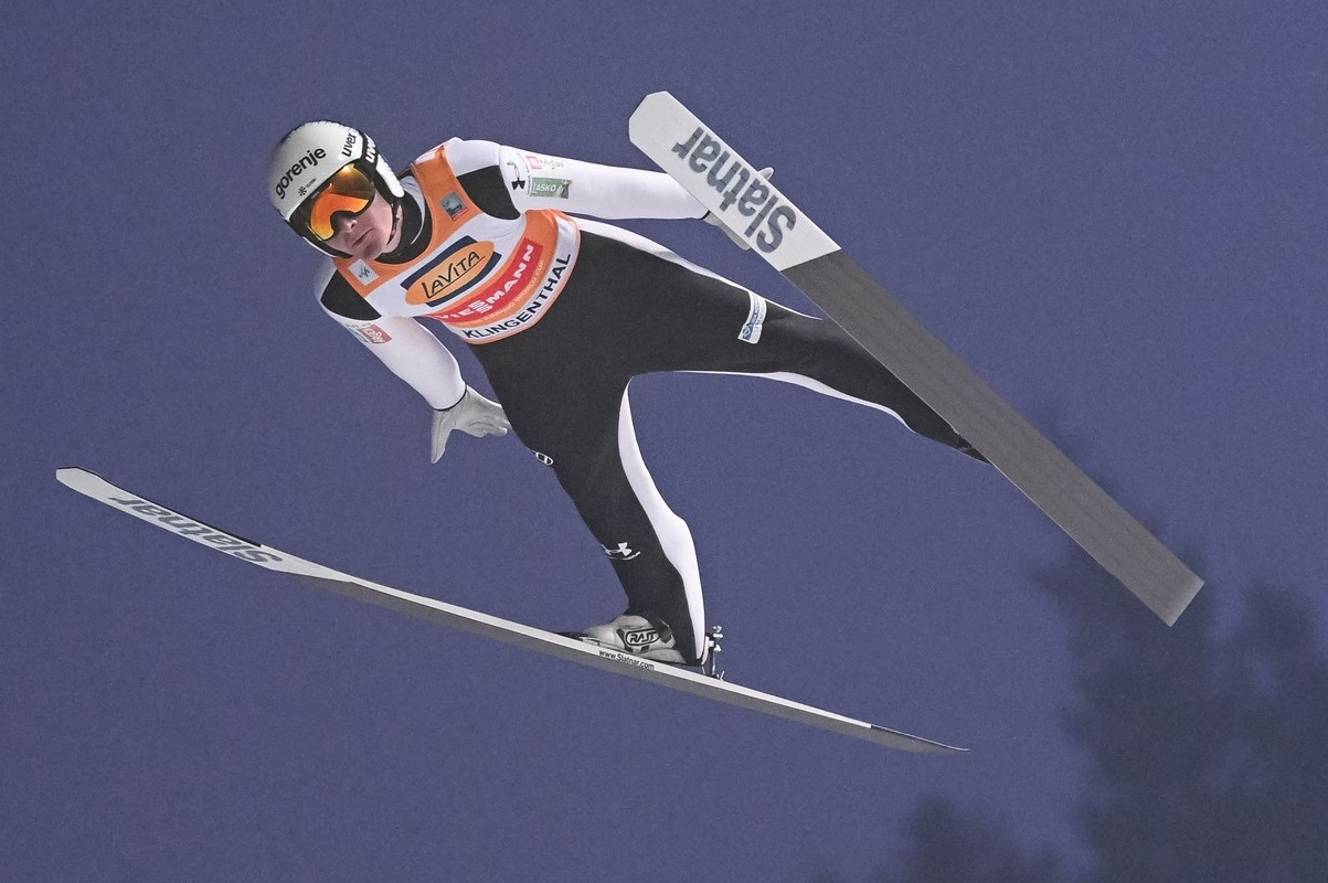 Turneul celor 4 trambuline: Domen Prevc câștigă calificările primei etape de la Obersdorf