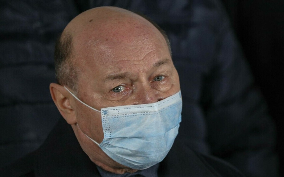 Traian Băsescu, pus în gardă de medici: „Să își pregătească un aparat de oxigen”