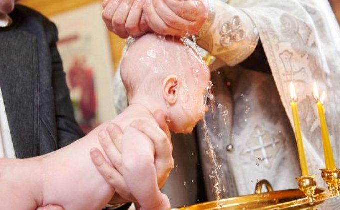 Asta e ultima! Preoții cer adeverință de la medici la botez