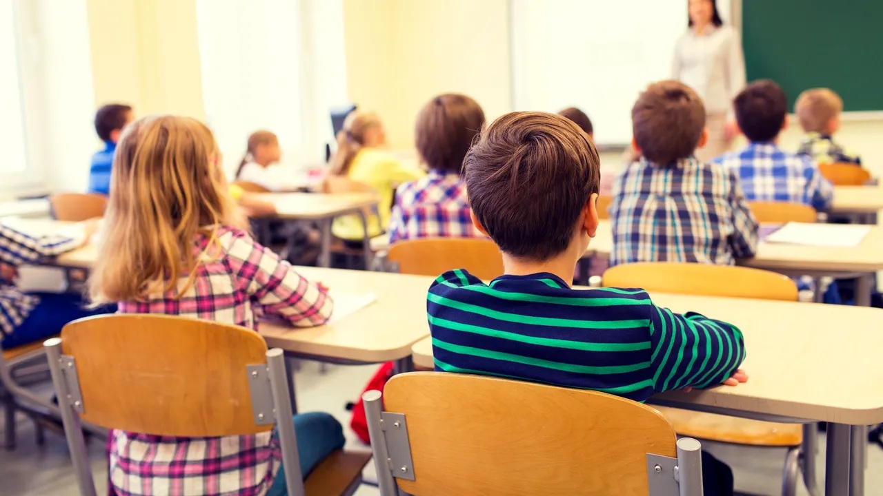 Ministerul Educației, apel pentru școlile care vor să devină unități-pilot în anul școlar 2025–2026